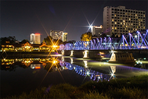 城市公園景觀亮化燈光與環境相結合