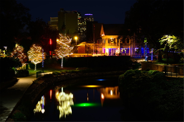 城市公園景觀亮化燈光與環境相結合